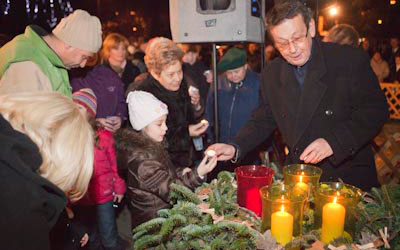 111211gyertyagyujtas