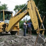 Sinka Imre polgármester ellenőrzi a munkálatokat
