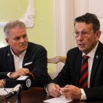 Dr. Melis János címzetes főjegyző és Babák Mihály polgármester (Fotó: Hegedűs Éva)