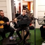 Molnár János (gitár) és Nánási Attila (ének, gitár), Czibulya Zsuzsanna (hegedű)