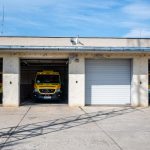 Bevetésre várnak a Szarvasi Mentőállomás esetkocsijai tegnap (Fotó: Babák Zoltán)