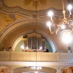 Kiss Imre plébános megáldja a Szent Klára templom orgonáját (Fotó: Babák Zoltán)