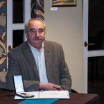 Csasztvan András, előtte a Magyar Arany Érdemkereszt polgári tagozata kitüntetése(Fotó: Babák Zoltán)