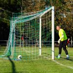 A mérkőzés jellemző pillanata: Farkas Zsolt battyog a labdáért (Fotó: Babák Zoltán)