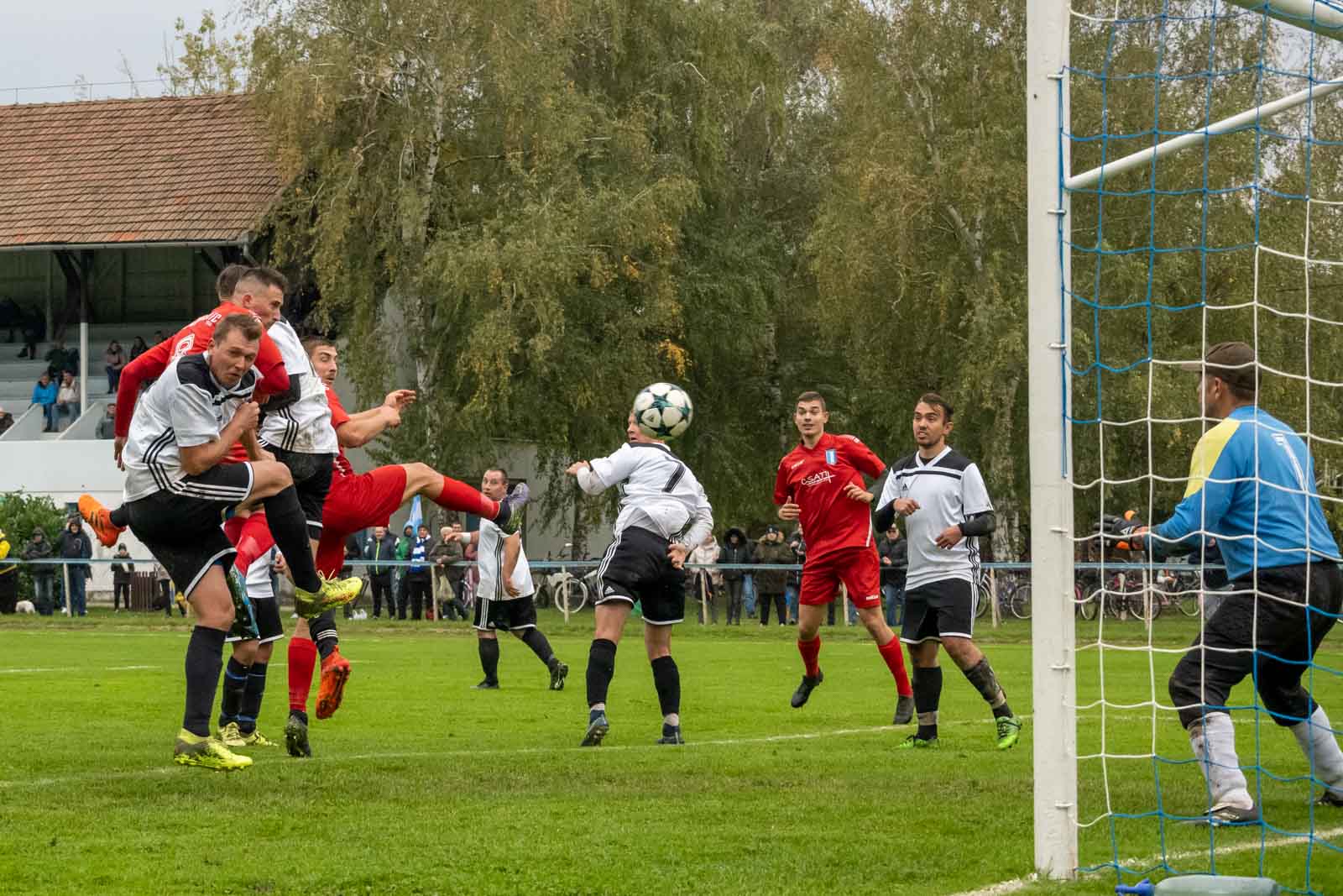 Furár Róbert fejesgóljával állt be az 5–0-ás végeredmény (Fotó: Babák Zoltán)