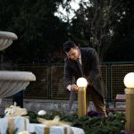 Lesfalvi Balázs alpolgármester meggyújtja a második gyertyát (Fotó: Babák Zoltán)