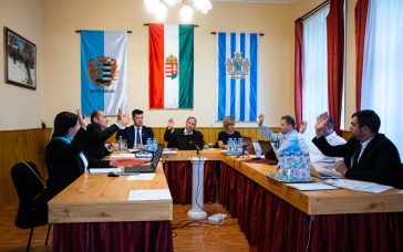 Szavaz a szentandrási képviselő-testület
