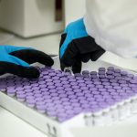 A Szegedi Tudományegyetem Szent-Györgyi Albert Klinikai Központ Bőrgyógyászati és Allergológiai Klinikájára érkezett Pfizer-BioNTech vakcinák 2020. december 30-án. Fotó: MTI/Rosta Tibor