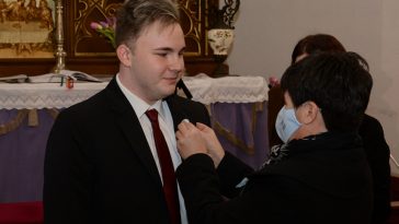 Szalagtűzés az Útmutató istentiszteleten