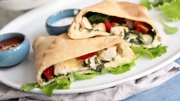Omlós pulykamellel töltött, kívül ropogós calzone