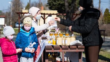 Kézműves portékák vására a békésszentandrási piacon