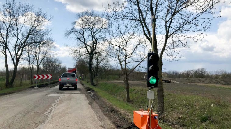 Félpályás forgalomkorlátozás mellett megkezdődött az M44-re vezető bekötő felújítása