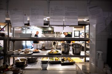 Munkában a Liget szakácsai a nyitás napján