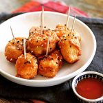 Szezámmagos bundában sült pulykamellkockák mézes-ropogós mázban