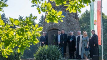 Megemlékezés a trianoni döntés 101. évfordulóján a történelmi Magyarország mértani közepénél