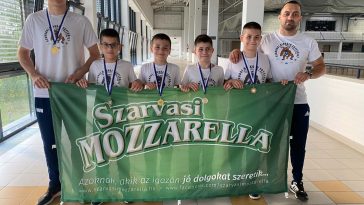 Mindannyian dobogóra állhattak