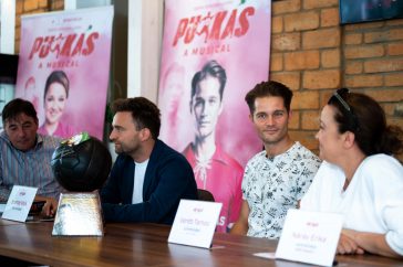 Szabó László producer, Szente Vajk rendező, Veréb Tamás (Puskás) és Náray Erika (Puskás Ferenc édesanyja)