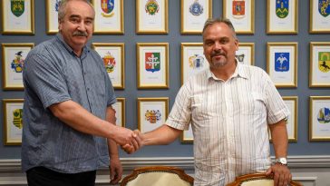 Csasztvan András, a Cervinus Teátrum ügyvezetője és Zalai Mihály, a Békés Megyei Önkormányzat elnöke