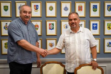 Csasztvan András, a Cervinus Teátrum ügyvezetője és Zalai Mihály, a Békés Megyei Önkormányzat elnöke