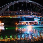 Fáklyás felvonulás a Körösön és tűzijáték felette