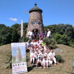 Szarvason edzőtáborozó karatékák a történelmi Magyarország közepénél