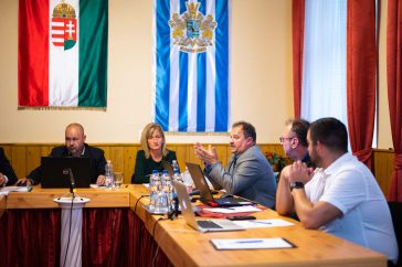 Hévizi Róbert tájékoztatást ad bizottsága javaslatáról