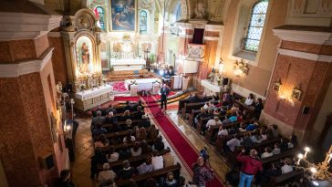 Megemlékezés az aradi tizenháromra a szarvasi Szent Klára templomban