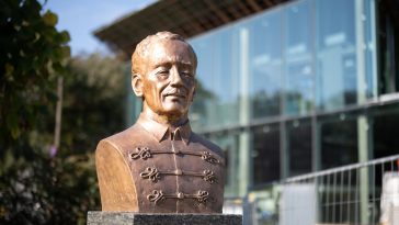 Wass Albert mellszobra ismét a Körös-parton