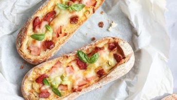 Tojásos-kolbászos töltött mini baguette