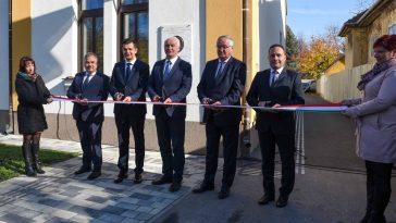 Átadták az energetikai felújításon átesett Megyeháza épületét