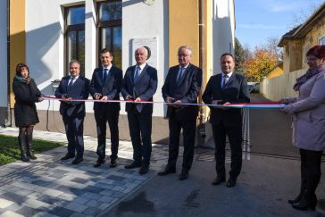 Átadták az energetikai felújításon átesett Megyeháza épületét