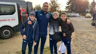 Sükösd Attila edző és a legkisebbek