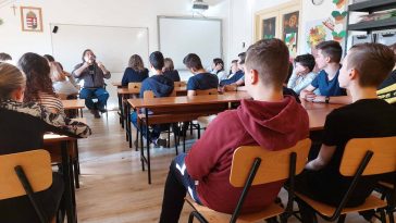 Csoma Gergely rendhagyó történelemórája a Gál Ferenc Egyetem Szarvasi Gyakorlóintézményében