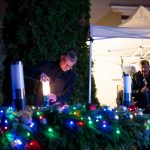 Az első gyertyát Sutyinszki Zoltán gyújtotta meg Csabacsűdön (Fotó: Babák Zoltán)