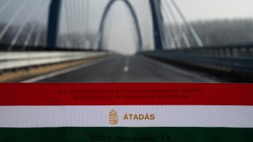 Átadták az M44-es újabb szakaszát az új Tisza-híddal