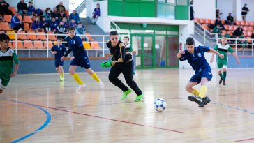 A szarvasi U13-asok első mérkőzésüket a gyomaendrődiek ellen vívták. A képen Batta Zalán gólja előtti pillanatok.