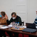 Szavaznak a csabacsűdi képviselők, Gilanné Radványi Rózsa, Czesznak János és Bracsok Szabolcs