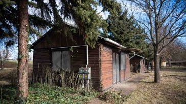 Az egykori honvédségi üdülő faházai