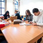 Készülnek a a Vajda Péter Evangélikus Gimnáziumból az iskolai közösségi szolgálat keretében segíteni érkezett diákok