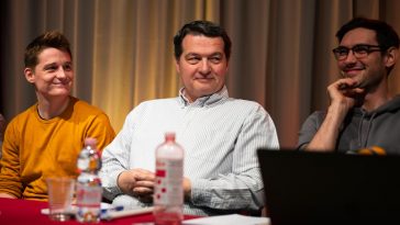 Belinszki Zoltán (középen) a Békési betyárok olvasópróbáján