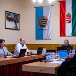 Farkasné Sinka Dóra, Major Attila képviselők, illetve Sinka Imre polgármester a testület február 28-i ülésén