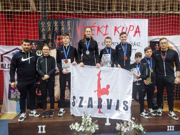 Hat érmet hoztak a szarvasi karatésok a Széki Kupáról