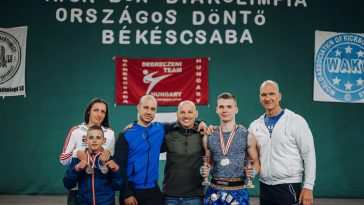 Tímár Nándor és Bessenyei Domos edzőikkel és szüleikkel