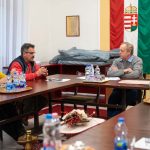 Bobvos Péter, Kerek Mihály és Molnár József az útépítésekről konzultál
