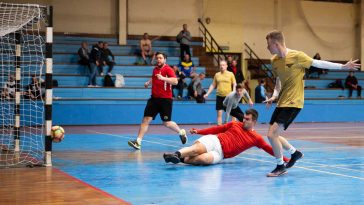 Az Andragória (piros) és az FC Gold csatája a 7. helyért