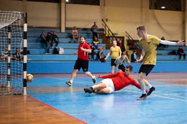 Az Andragória (piros) és az FC Gold csatája a 7. helyért