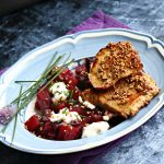 Szezámmagos pulykamell kecskesajtos sült céklával