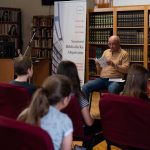 Hárencsár László felolvas a 2022-es versmaratonon