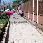 Félidőben félutcánál tart a járda építése a Kulich Gyula utcában