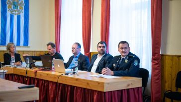 Molnár Sándor rendőr alezredes, kapitányságvezető mutatta be Békésszentandrás közbiztonsági helyzetét a képviselőknek